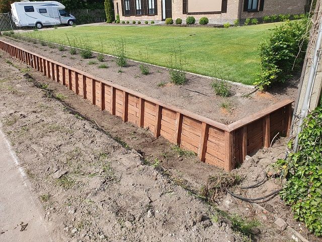 Grachtbeschoeiing te Poppel